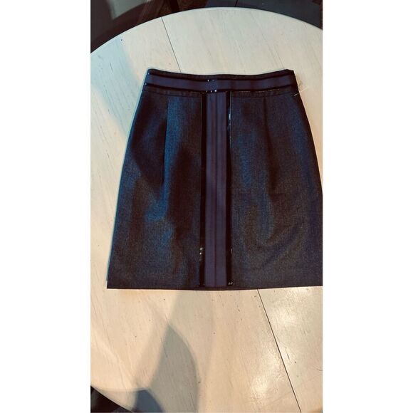 TORY BURCH GRAY SKIRT BLACK PATENT LEATHER TRIM SIZE 8 - Picture 2 of 9